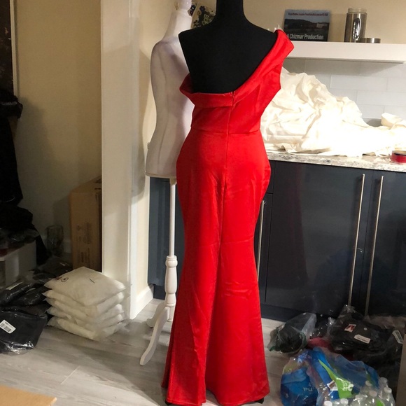 Red one shoulder flared bottom maxi - Picture 6 of 8